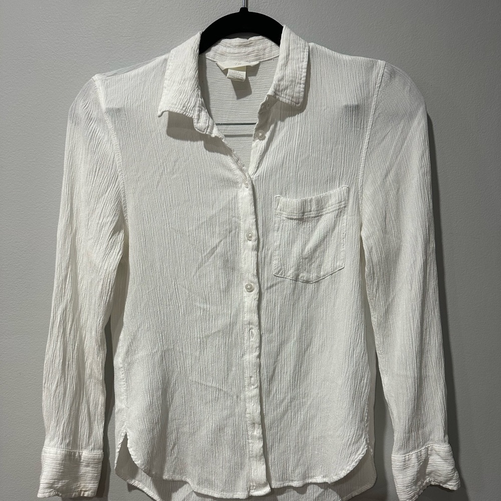 💕4 for $12 Sale!💕 H&M White Button Shirt